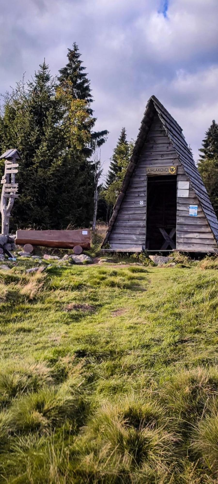 Restaurace A Penzion Vlci Jama Horní Blatná Exterior foto